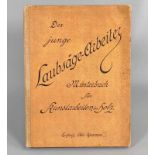 Der junge Laubsäge-Arbeiter