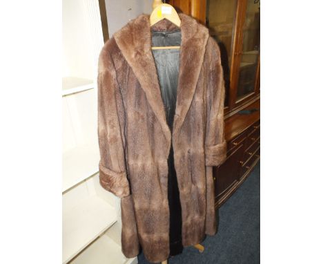A VINTAGE LADIES FUR COAT 