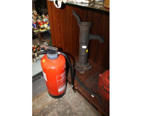 A VINTAGE CAST IRON WATER PUMP TOGETHER WITH A FIRE EXTINGUISHER A/F