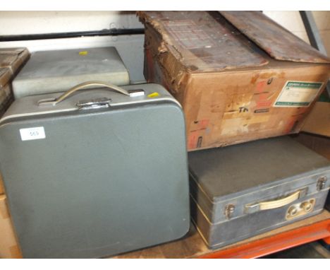 A QUANTITY OF RETRO ELECTRICALS ETC TO INCLUDE REEL TO REEL PLAYER, RECORD PLAYER, TYPEWRITER ETC.