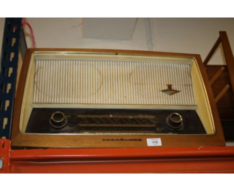 A VINTAGE FRENCH NORDMENDE RADIO 