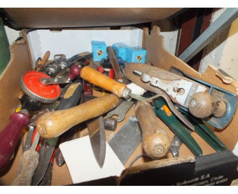 A TRAY OF HAND TOOLS ETC
