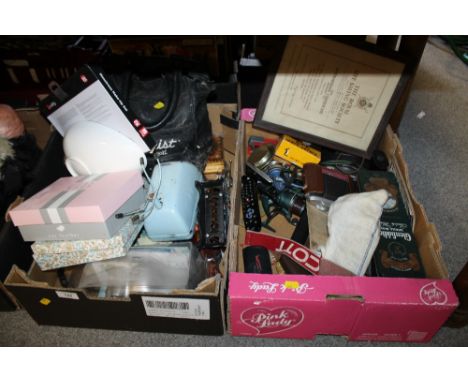 TWO TRAYS OF VINTAGE COLLECTABLES ETC. TO INCLUDE FISHING REELS, GLASSES ETC. 