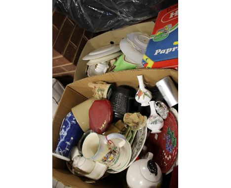 TWO TRAYS OF ASSORTED CERAMICS TO INCLUDE ROYAL WORCESTER