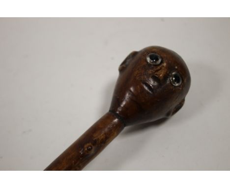 A VINTAGE FOLK ART WALKING CANE WITH NOVELTY HEAD POMMEL
