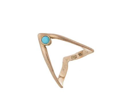 An early 20th century 9ct gold turquoise cabochon double wishbone ring, circa 1910, stamped 9ct, ring size H, 3.2gOverall goo