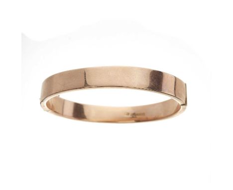 An Edwardian 9ct gold hinged bangle bracelet, hallmarks for Chester 1905, inner diameter 5.8cm, 10gOverall fair conditionWidt