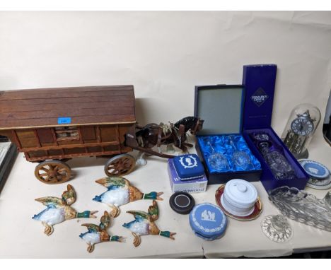A mixed lot to include a set of four Beswick wall hanging flying ducks (some damages to two birds), a model wooden caravan an