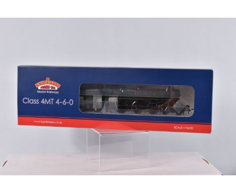 A BOXED  BACHMANN  BRANCHLINE  MODEL RAILWAYS  OO GAUGE Standard Class 4MT, 75069 BR1B Tender BR lined green with late crest 