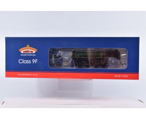 A BOXED  BACHMANN BRANCHLINE MODEL  RAILWAYS OO Gauge BR Standard Class 9F numbered 92214 ' Leicester City' BR Lined Green la