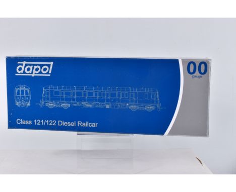 A BOXED DAPOL OO GAUGE CLASS 121 DIESEL RAILCAR, in Chiltern Green 121034, item no. 4D-009-DCC1, appears in new condition wit