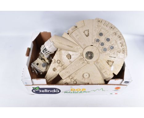 A COLLECTION OF UNBOXED VINTAGE STAR WARS FIGURES, MODEL MILLENNIUM FALCON AND AT-ST SCOUT WALKER, the figures include a 1977