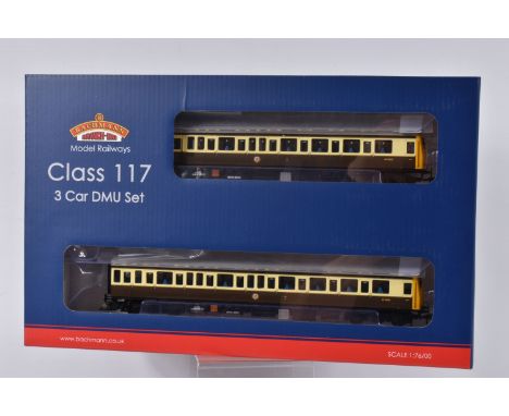 A BOXED  BACHMANN  BRANCHLINE  MODEL  RAILWAYS  OO GAUGE Class 117 3-Car DMU GWR 150 chocolate and cream, item no. 35-500Z, a