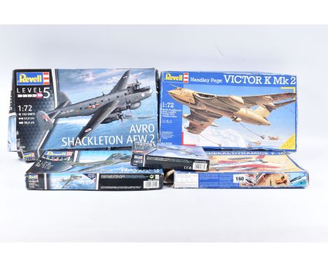 FIVE REVELL UNBUILT BOXED MODEL AIRCRAFT KITS, to include a 1:72 scale Gerneral Dynamics F-16, kit 04437, includes unsealed p