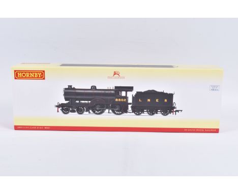 A BOXED HORNBY MODEL RAILWAY OO GAUGE LNER Black, 4-4-0, Class D16-3, no. 8802, model no. R3521,  appears in new condition wi