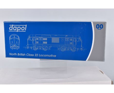 A BOXED DAPOL OO GAUGE NORTH BRITISH CLASS 22 LOCOMOTIVE, BR Green with no yellow panels and disc headcodes D6325, item no. 4