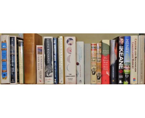 A library of mixed hardbacks to include T E Lawrence's Seven Pillars of Wisdom, published by Jonathan Cape, London in 1935, p