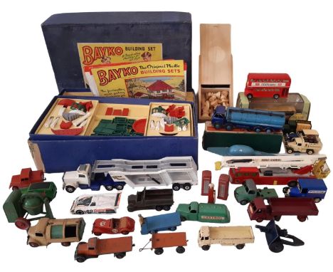 Mixed collection of vintage toys including a Bayko Building Set, Dinky Super Toys 504 Foden 14 Ton tanker, 1950's Mobo Snort 
