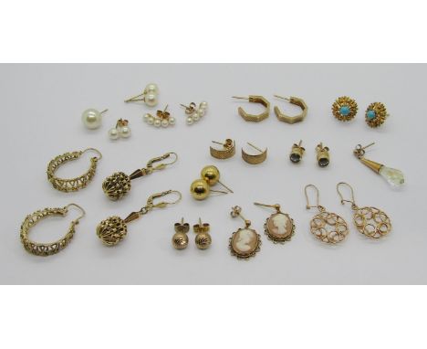 Mixed collection of vintage 9ct / yellow metal earrings of various design, 32.4g (gross weight)