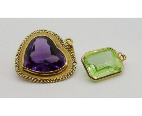 Two yellow metal gem set pendants; a heart shaped amethyst example, 2.9cm W approx and a checkerboard-cut pale green stone ex