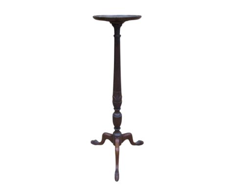 A Georgian style mahogany style tripod torchere with moulded tray top and carved detail, 103 cmm high, x 29 cm diameter