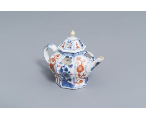 Full title: A Chinese octagonal Imari style teapot and cover with floral design, KangxiDescription: H 11 - L 14,5 cm