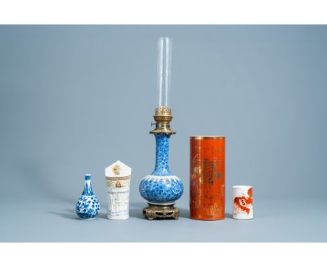 Full title: A varied collection of Chinese and Japanese porcelain, 19th/20th C.Description: H 61 cm (the oil lamp )H 28 - 10,