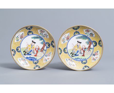 Full title: A pair of Chinese Canton enamel plates with European design, Qianlong/JiaqingDescription: Dia.: 21,9 cm 