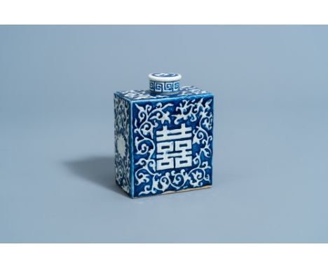 Full title: A Chinese blue and white 'Shou' tea caddy, 19th C.Description: H 15,4 cm
