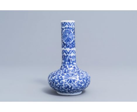 Full title: A Chinese blue and white 'lotus scroll' bottle vase, Wanli mark, 19th C.Description: H 21,9 cm