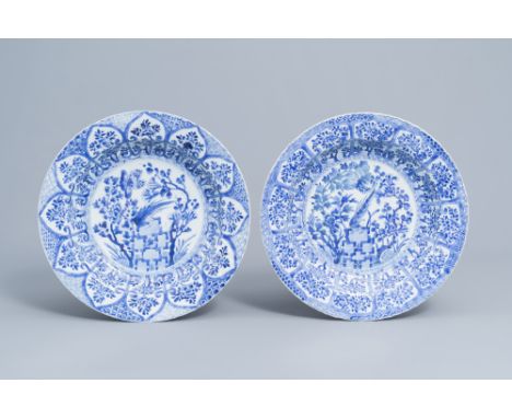 Full title: A pair of Chinese blue and white 'pheasant' chargers, KangxiDescription: Dia.: 34,5 cm