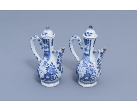Full title: A pair of Chinese blue and white wine jugs with European subject, KangxiDescription: H 18 cm