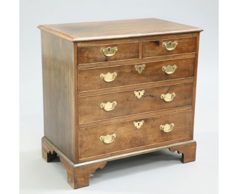 A GEORGE III STYLE CROSSBANDED MAHOGANY CHEST OF DRAWERS, of small proportions with two short over three long graduated drawe