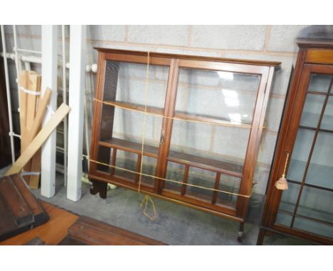 An Early 20th century walnut hanging wall shelf with 2 glazed doors.