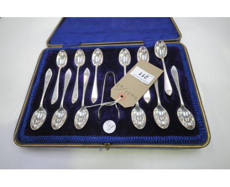 A Cased set of 12 silver teaspoons and sugar tongs, Sheffield 1911 ( 5 ozs )