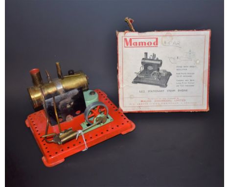 A Mamod S.E.2 Stationary Steam Engine, by Malins Engineers Ltd, boxed