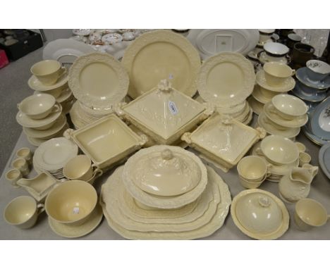 A Mason's Oak pattern dinner and tea service, comprising plates, tureen, jugs, cups and saucers, etc
