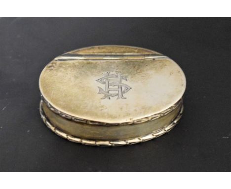 A 19th century silver coloured metal oval snuff box