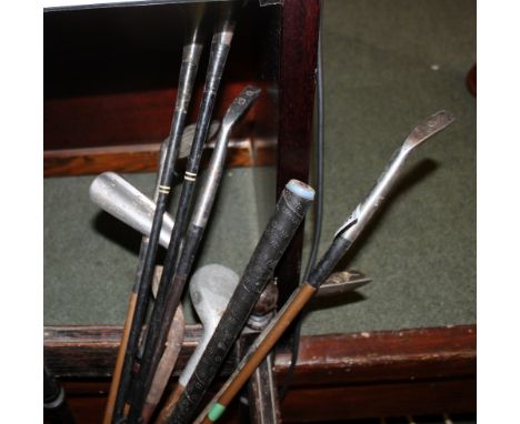 Quantity of vintage golf clubs 