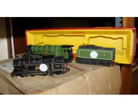 Hornby 00 Flying Scotsman engine and special corridor tender in box plus one other and accessories
