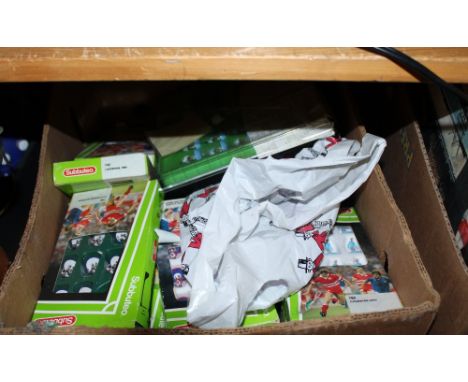 Quantity of boxed Subbuteo playing figures 