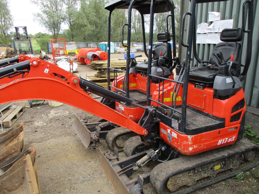 KUBOTA U17 TRACKED MINI DIGGER WITH EXPANDING TRACKS, QUICK HITCH AND