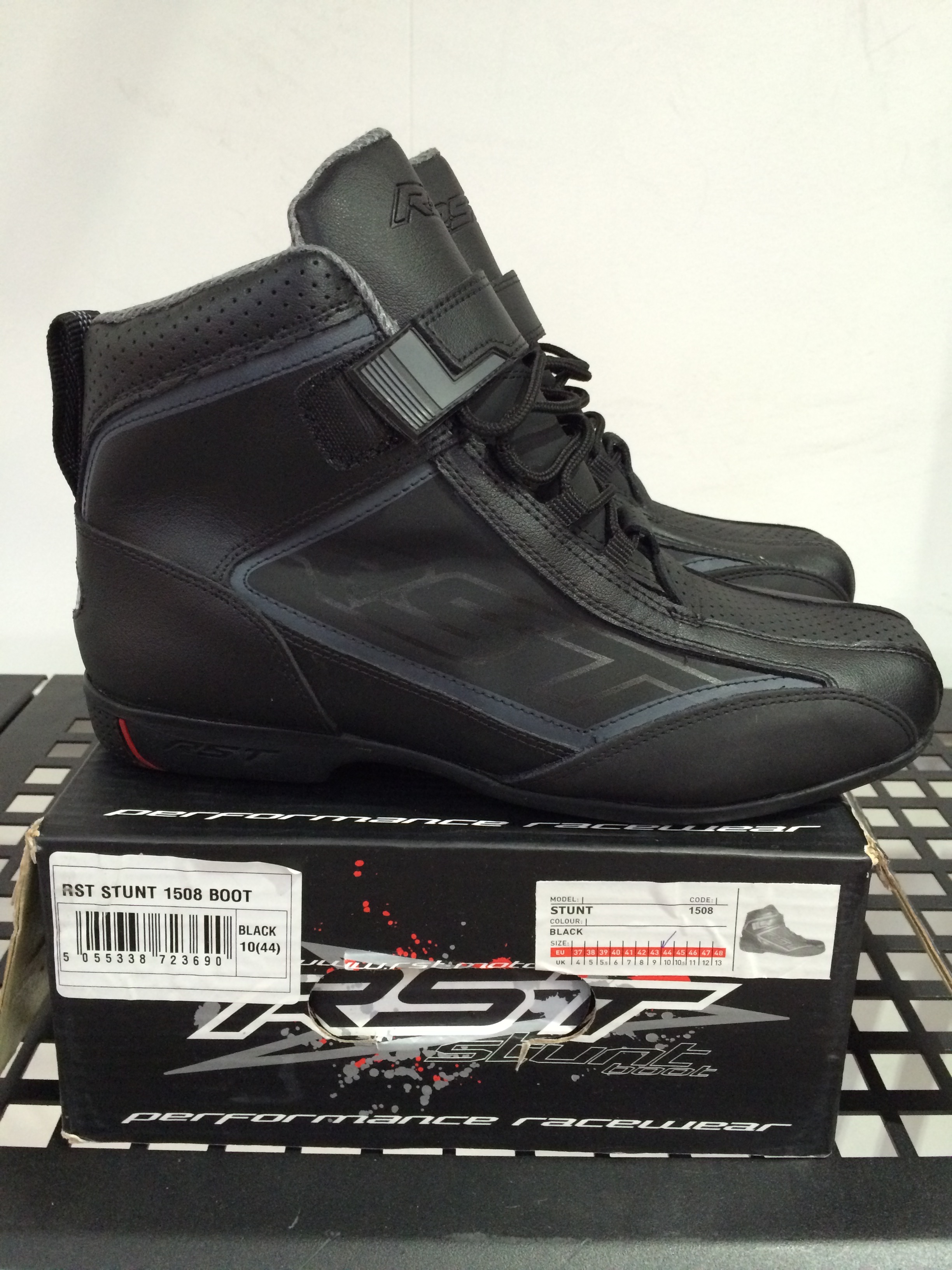 rst stunt boots