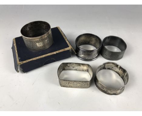 Sundry silver napkin rings having foliate engraved / engine turned decoration, 90g total