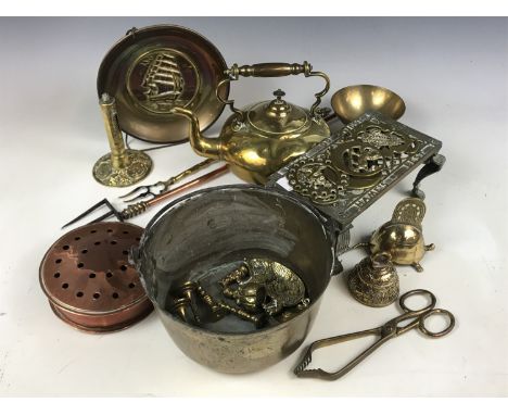 A quantity of antique and vintage domestic copper and brass, including "candlestick" postal scale (a/f), horse brasses and a 