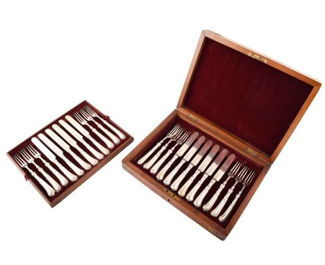 A Victorian silver 12-piece cutlery set by Hunt &amp; Roskell, with the pistol grip handles, the set comprising knives and fo