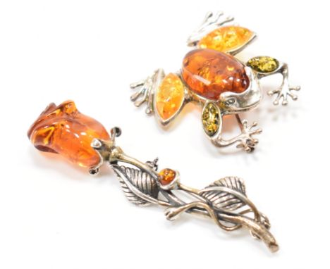 Two 925 silver and amber brooch pins to include a single rose&nbsp; and a frog, both set with having roller clip clasp fasten