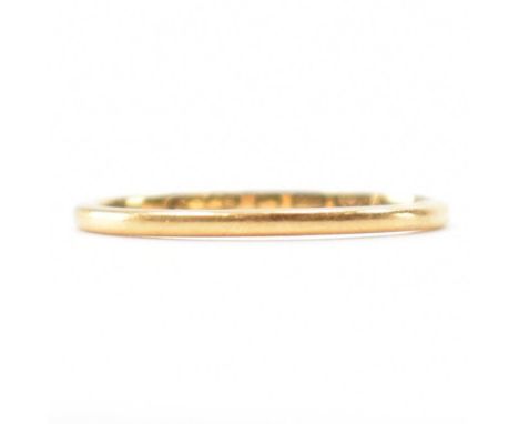 A hallmarked 22ct gold wedding band ring. The ring of fine D form. Hallmarked Birmingham 1925. Weight 1.4g. Size P.