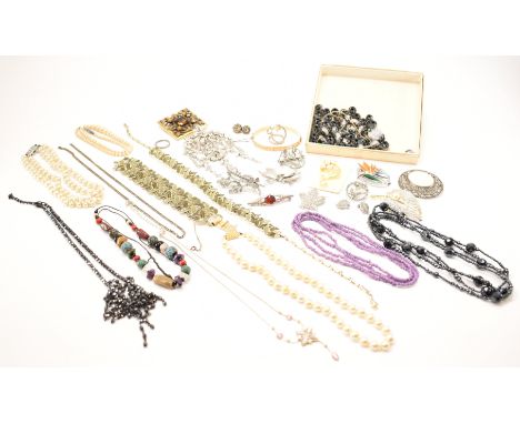 A collection of vintage silver and costume jewellery to include a 9ct metal core bangle, coral necklace, loose wedding cake g