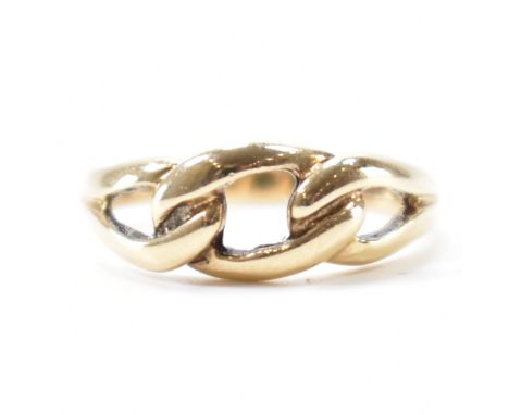 A hallmarked 9ct gold link ring. Hallmarked for London. Weight approx 2.9 g. Size O.